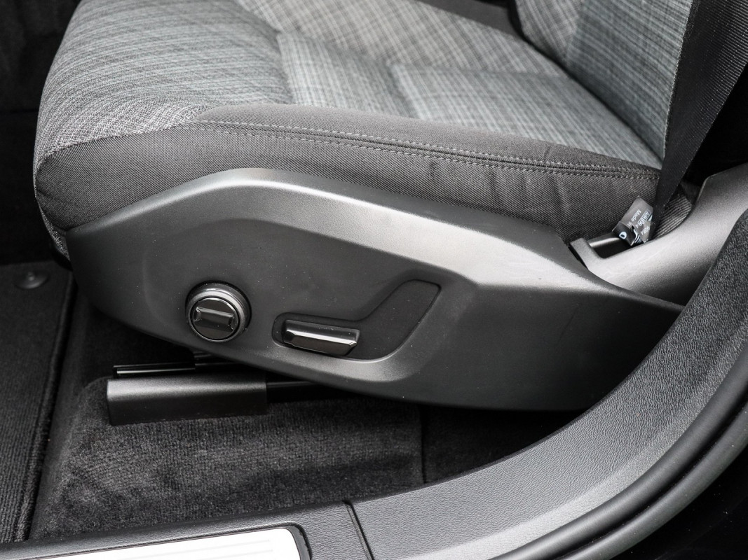 Volvo XC60 B4 Diesel Core - SUV/Off-road - Schwarz - Gebrauchtwagen - Bild 14