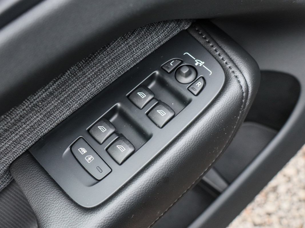 Volvo XC60 B4 Diesel Core - SUV/Off-road - Schwarz - Gebrauchtwagen - Bild 15