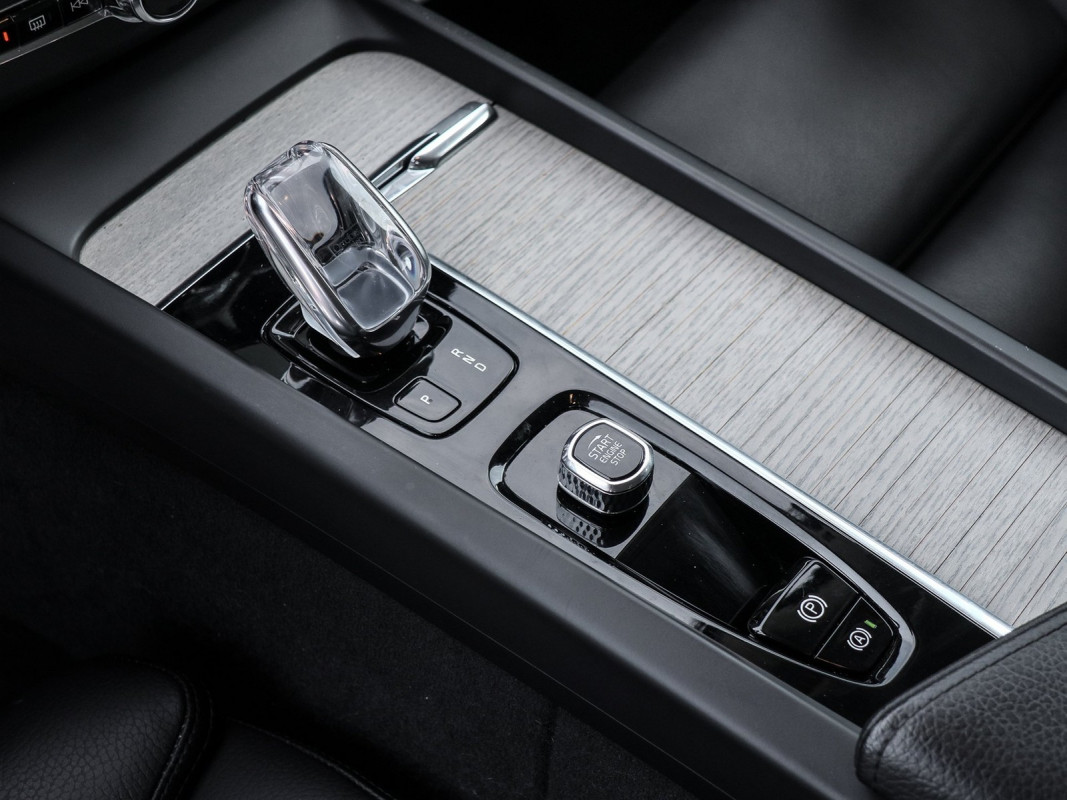 Volvo XC60 B4 Diesel AWD - SUV/Off-road - Weiss - Gebrauchtwagen - Bild 11