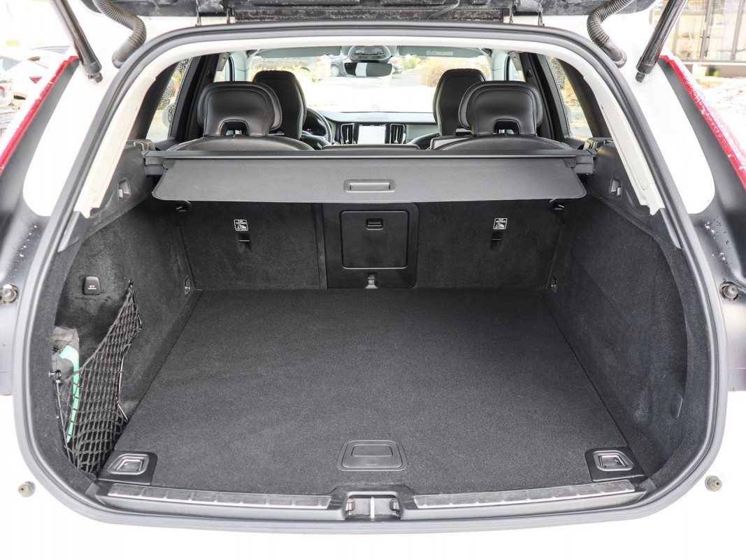 Volvo XC60 B4 Diesel AWD - SUV/Off-road - Weiss - Gebrauchtwagen - Bild 12