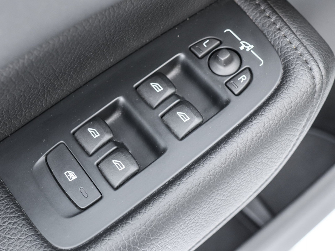 Volvo XC60 B4 Diesel AWD - SUV/Off-road - Weiss - Gebrauchtwagen - Bild 15