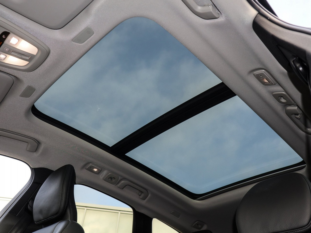 Volvo XC60 T6 AWD Recharge Plug-In Hybrid - SUV/Off-road - Schwarz - Gebrauchtwagen - Bild 13