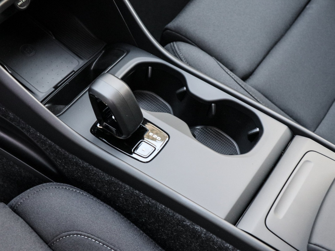 Volvo EX40 Plus - SUV/Off-road - Grau - Gebrauchtwagen - Bild 11