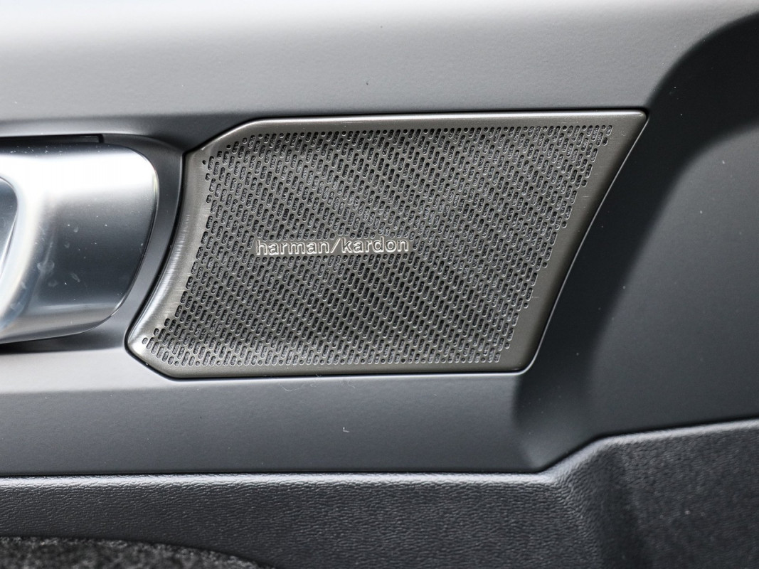 Volvo EX40 Plus - SUV/Off-road - Grau - Gebrauchtwagen - Bild 14