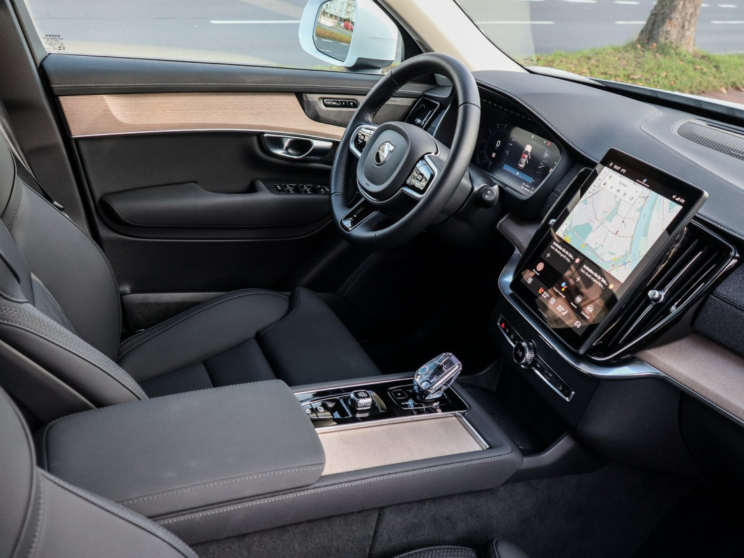 Volvo XC90 T8 Recharge AWD - SUV/Off-road - Weiss - Gebrauchtwagen - Bild 3