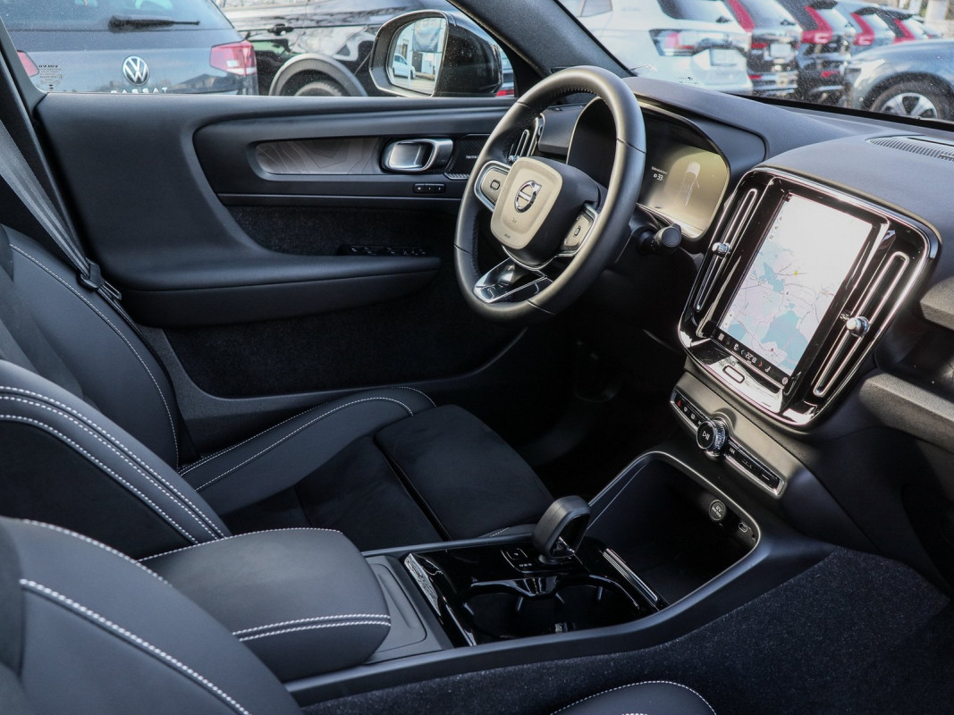 Volvo C40 Ultimate - SUV/Off-road - Schwarz - Gebrauchtwagen - Bild 3