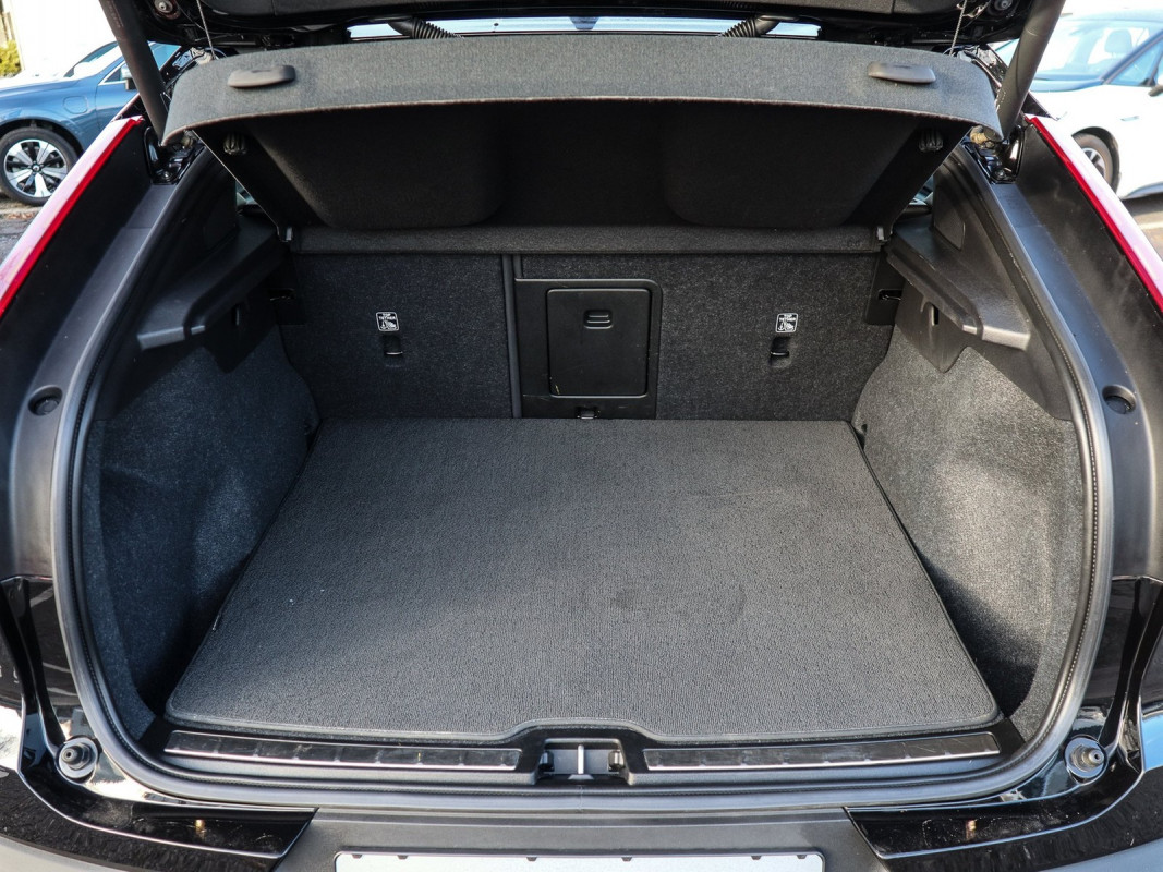 Volvo C40 Ultimate - SUV/Off-road - Schwarz - Gebrauchtwagen - Bild 12