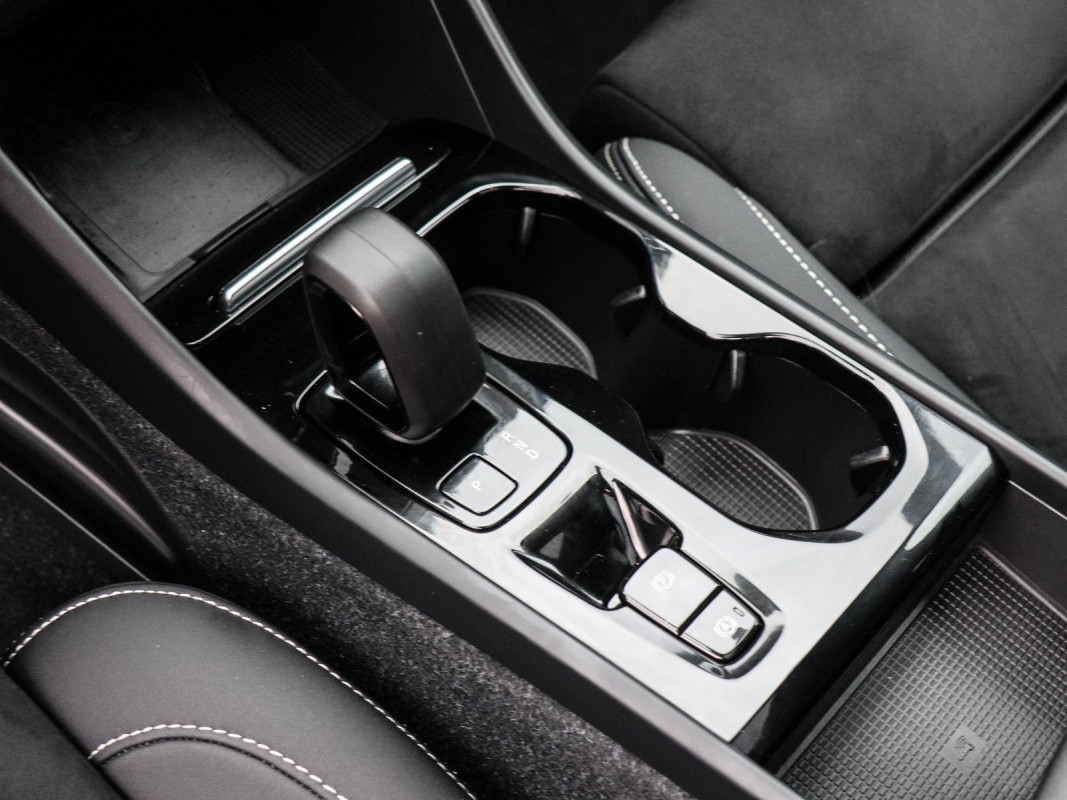 Volvo XC40 T4 - SUV/Off-road - Schwarz - Gebrauchtwagen - Bild 11