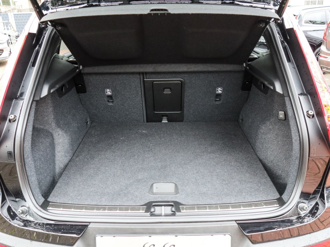 Volvo XC40 T4 - SUV/Off-road - Schwarz - Gebrauchtwagen - Bild 12