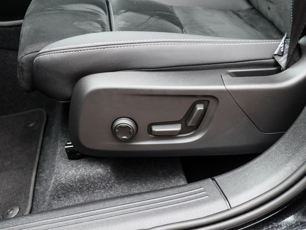 Volvo XC40 T4 - SUV/Off-road - Schwarz - Gebrauchtwagen - Bild 15