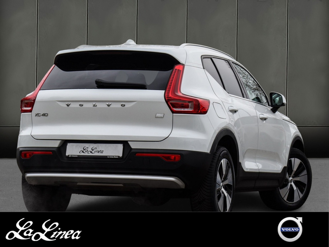 Volvo XC40 T4 Plus Bright Recharge Plug-In Hybrid - SUV/Off-road - Weiss - Gebrauchtwagen - Bild 2