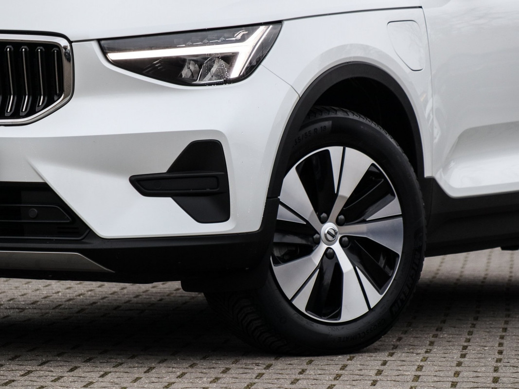 Volvo XC40 T4 Plus Bright Recharge Plug-In Hybrid - SUV/Off-road - Weiss - Gebrauchtwagen - Bild 6
