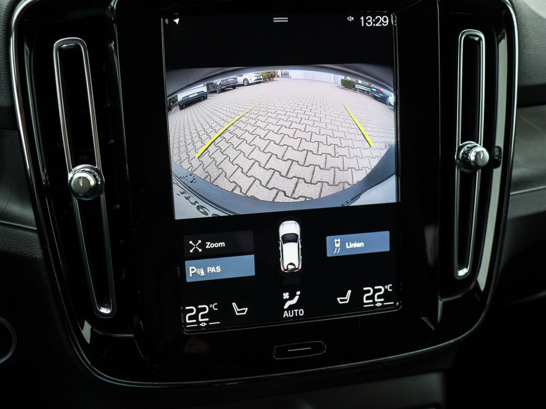 Volvo XC40 T4 Plus Bright Recharge Plug-In Hybrid - SUV/Off-road - Weiss - Gebrauchtwagen - Bild 13