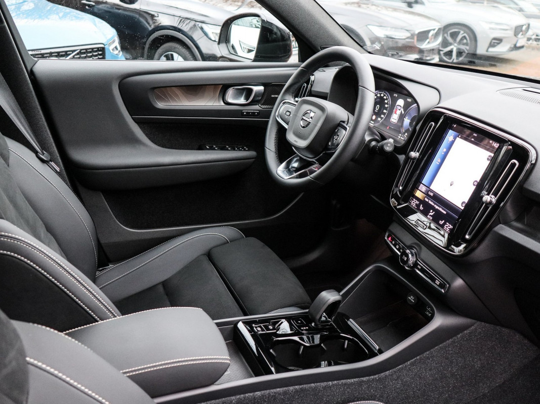 Volvo XC40 T4 - SUV/Off-road - Schwarz - Gebrauchtwagen - Bild 3