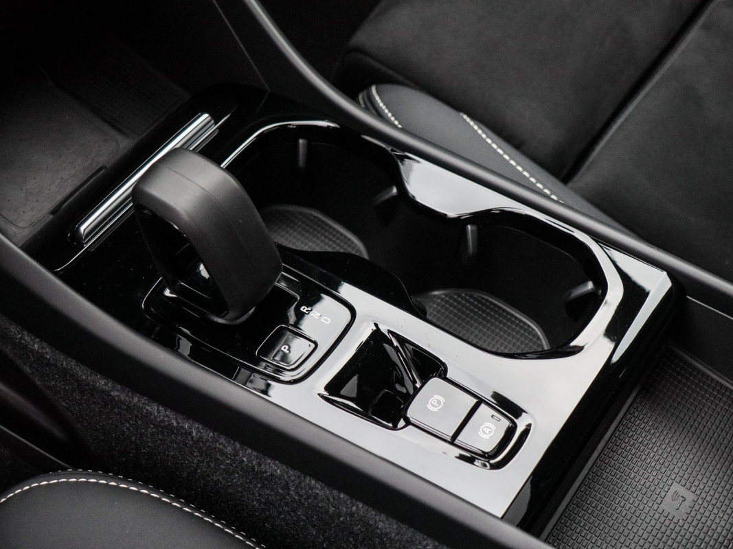 Volvo XC40 T4 - SUV/Off-road - Schwarz - Gebrauchtwagen - Bild 11