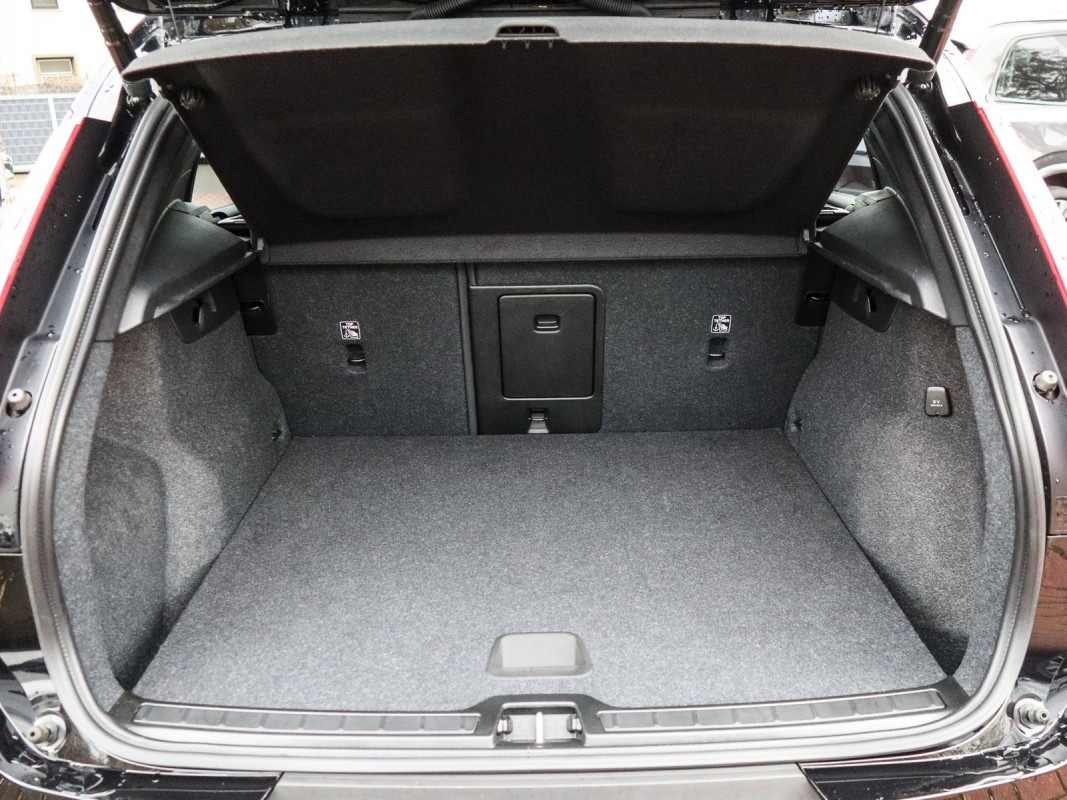 Volvo XC40 T4 - SUV/Off-road - Schwarz - Gebrauchtwagen - Bild 12