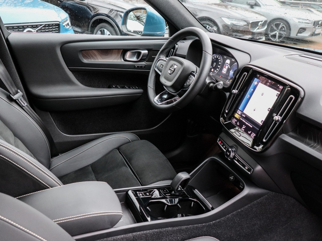 Volvo XC40 T4 - SUV/Off-road - Blau - Gebrauchtwagen - Bild 3