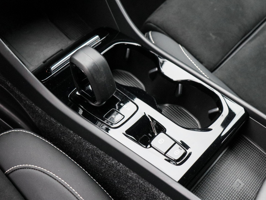 Volvo XC40 T4 - SUV/Off-road - Blau - Gebrauchtwagen - Bild 11