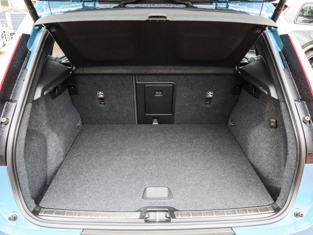 Volvo XC40 T4 - SUV/Off-road - Blau - Gebrauchtwagen - Bild 12