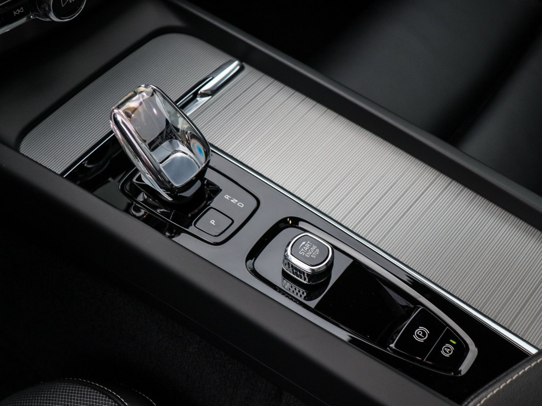 Volvo XC60 T6 - SUV/Off-road - Weiss - Gebrauchtwagen - Bild 11