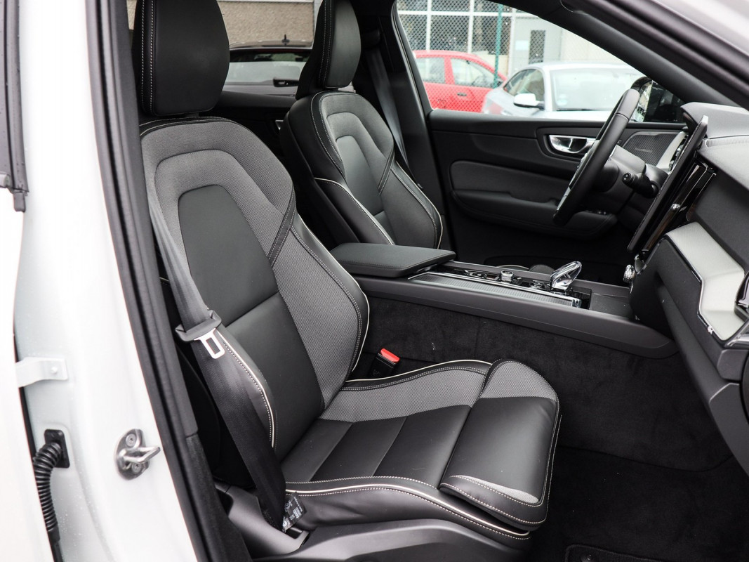 Volvo XC60 T6 AWD Plug-In Hybrid - SUV/Off-road - Weiss - Gebrauchtwagen - Bild 5