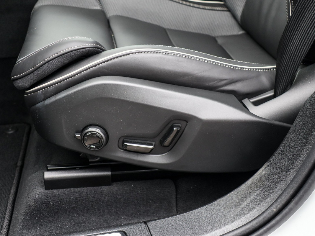 Volvo XC60 T6 AWD Plug-In Hybrid - SUV/Off-road - Weiss - Gebrauchtwagen - Bild 15