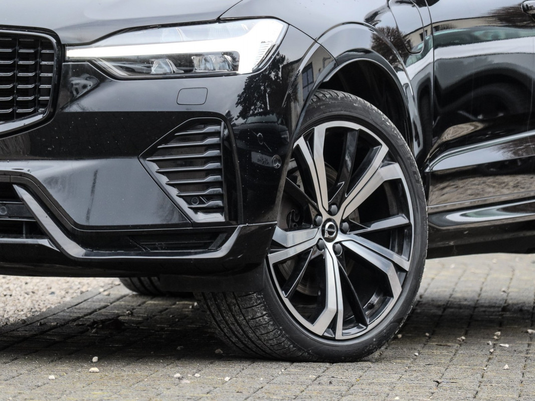 Volvo XC60 T6 AWD Recharge Plug-In Hybrid - SUV/Off-road - Schwarz - Gebrauchtwagen - Bild 6
