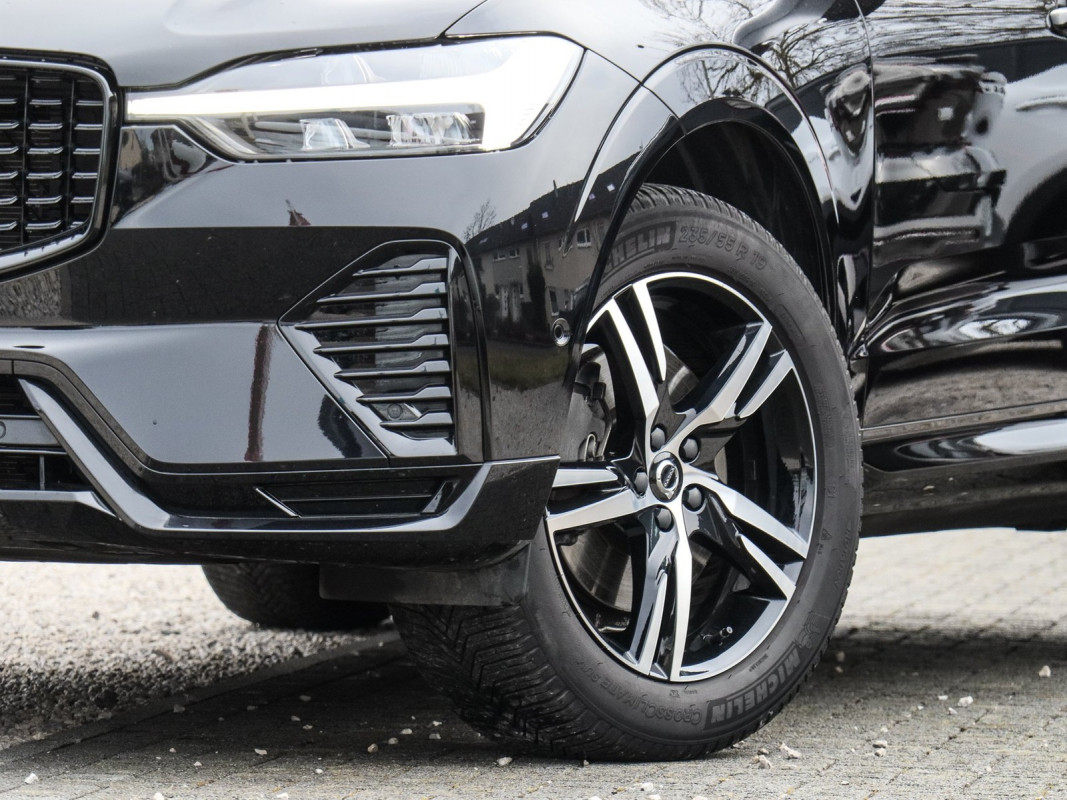 Volvo XC60 B4 Benzin - SUV/Off-road - Schwarz - Gebrauchtwagen - Bild 6