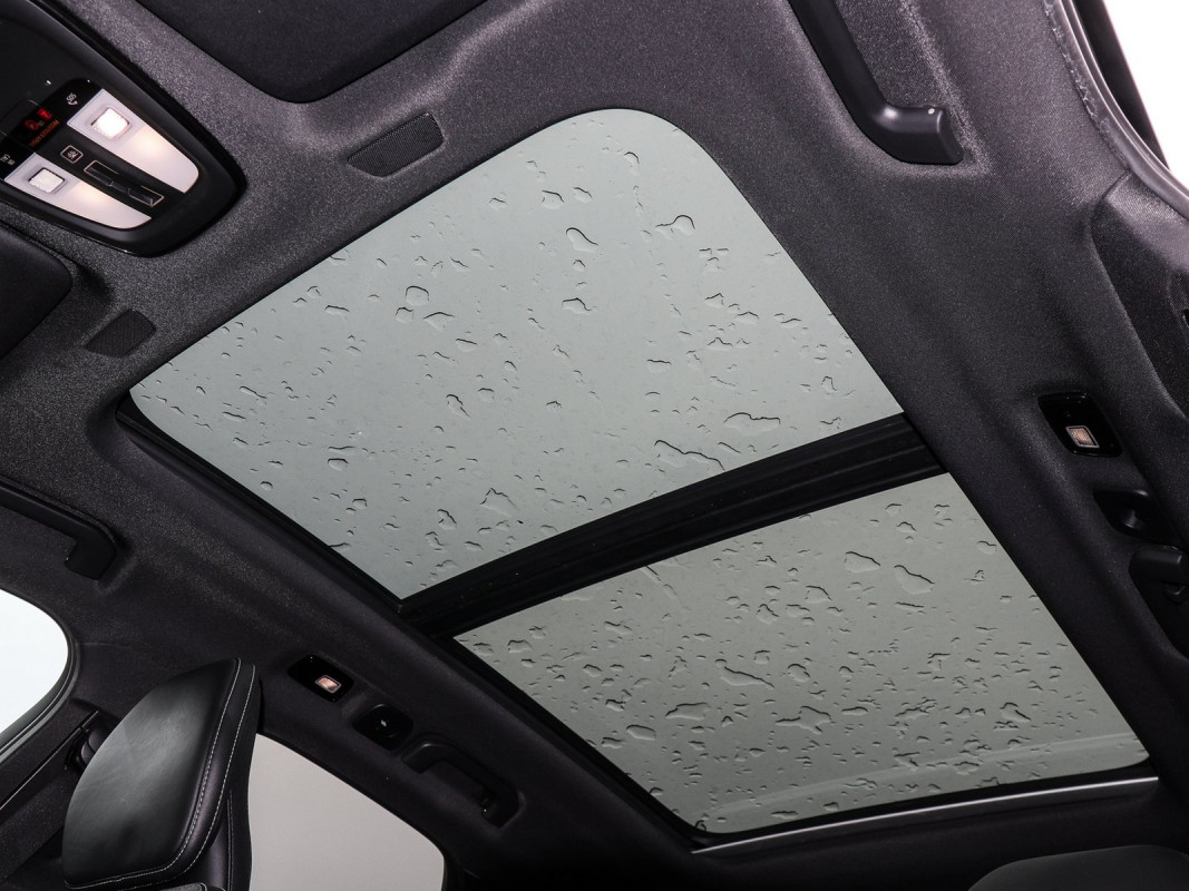 Volvo XC60 T6 AWD Recharge Plug-In Hybrid - SUV/Off-road - Schwarz - Gebrauchtwagen - Bild 12