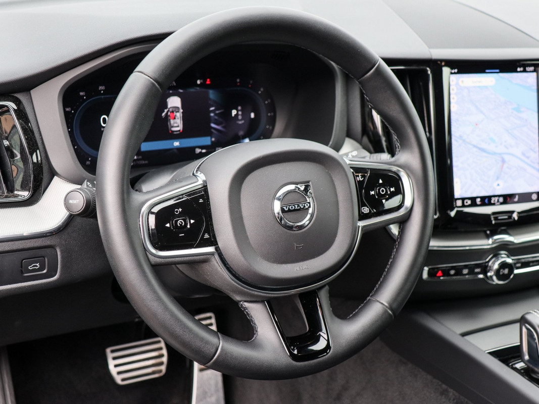 Volvo XC60 B4 Benzin - SUV/Off-road - Schwarz - Gebrauchtwagen - Bild 10