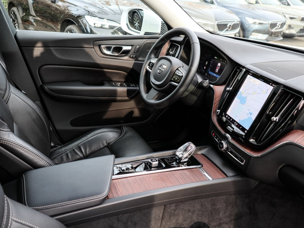 Volvo XC60 B4 - SUV/Off-road - Weiss - Gebrauchtwagen - Bild 3