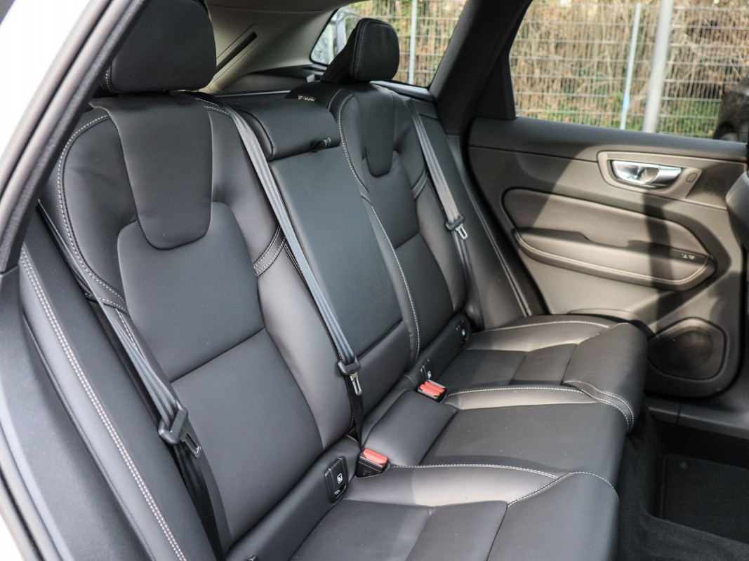 Volvo XC60 B4 - SUV/Off-road - Weiss - Gebrauchtwagen - Bild 5