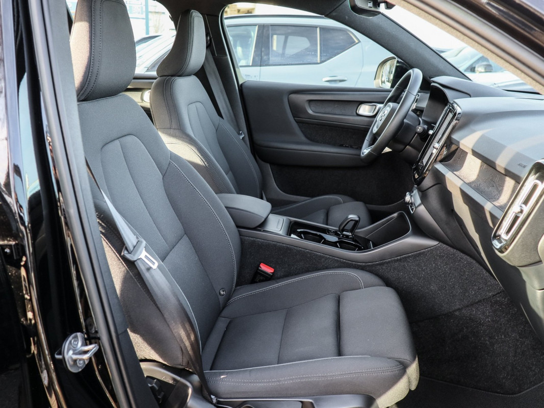 Volvo XC40 Core - SUV/Off-road - Schwarz - Gebrauchtwagen - Bild 7
