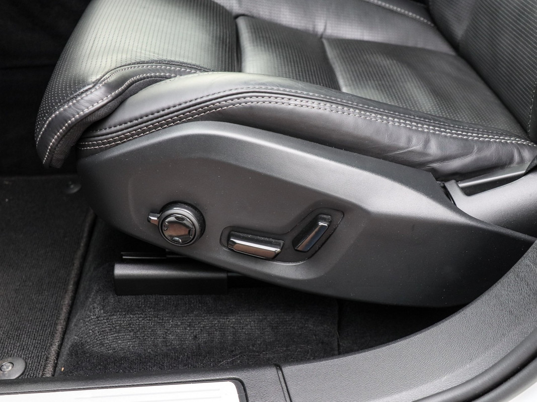 Volvo XC60 B4 - SUV/Off-road - Weiss - Gebrauchtwagen - Bild 14