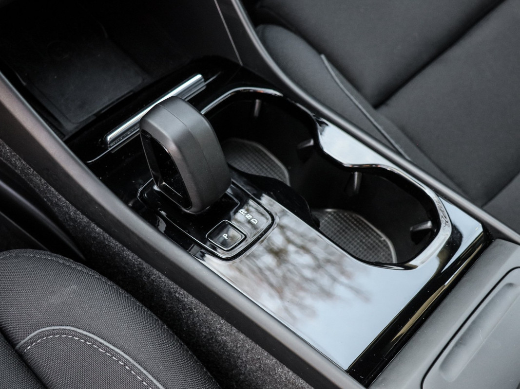 Volvo XC40 Core - SUV/Off-road - Schwarz - Gebrauchtwagen - Bild 11