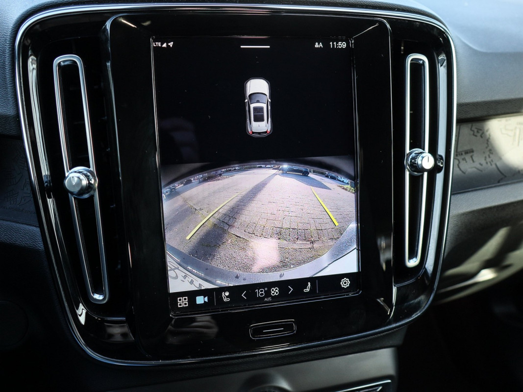 Volvo XC40 Core - SUV/Off-road - Schwarz - Gebrauchtwagen - Bild 13