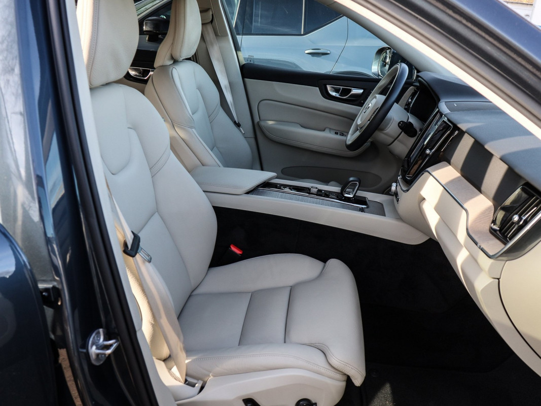 Volvo XC60 T6 - SUV/Off-road - Blau - Gebrauchtwagen - Bild 7