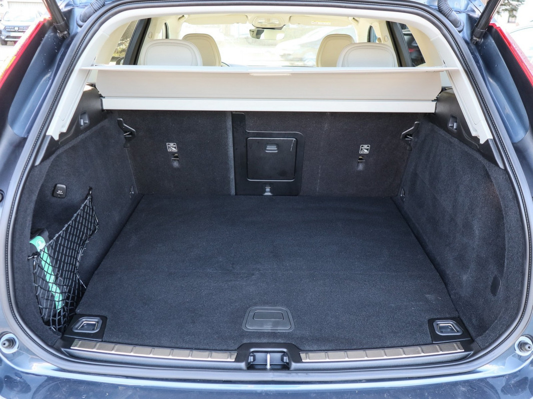 Volvo XC60 T6 - SUV/Off-road - Blau - Gebrauchtwagen - Bild 12