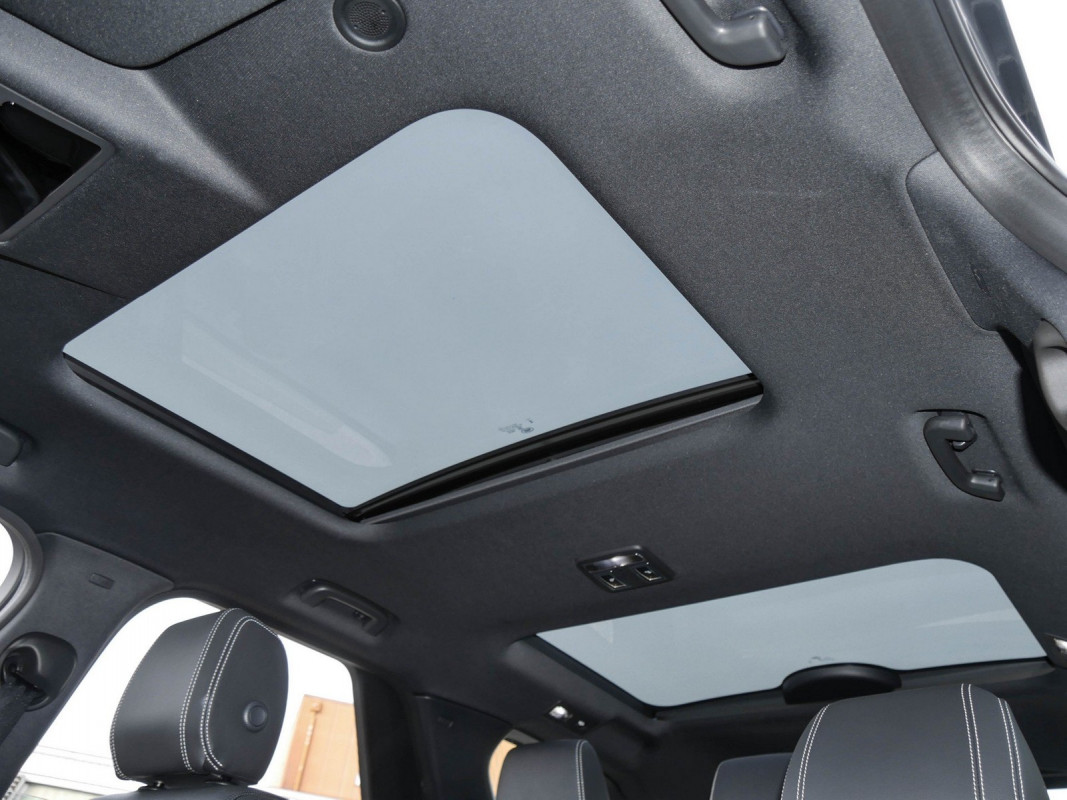 Land Rover Discovery 5 D250 S AWD - SUV/Off-road - Schwarz - Gebrauchtwagen - Bild 10