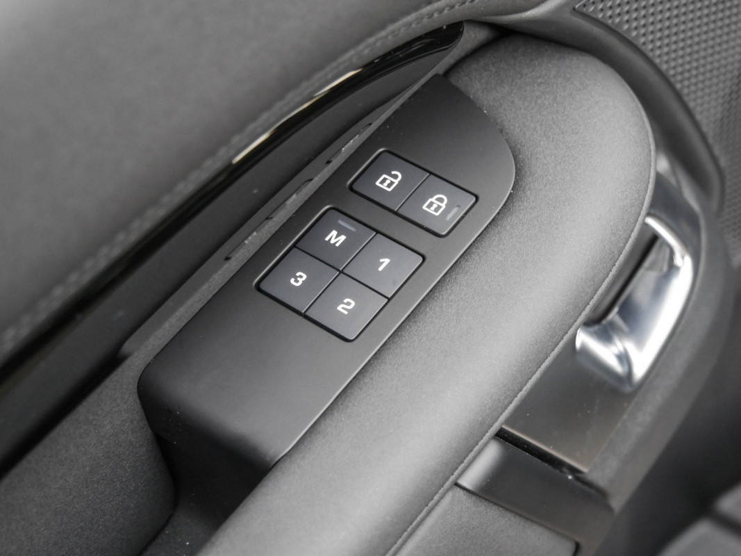 Land Rover Discovery 5 D250 S AWD - SUV/Off-road - Schwarz - Gebrauchtwagen - Bild 12