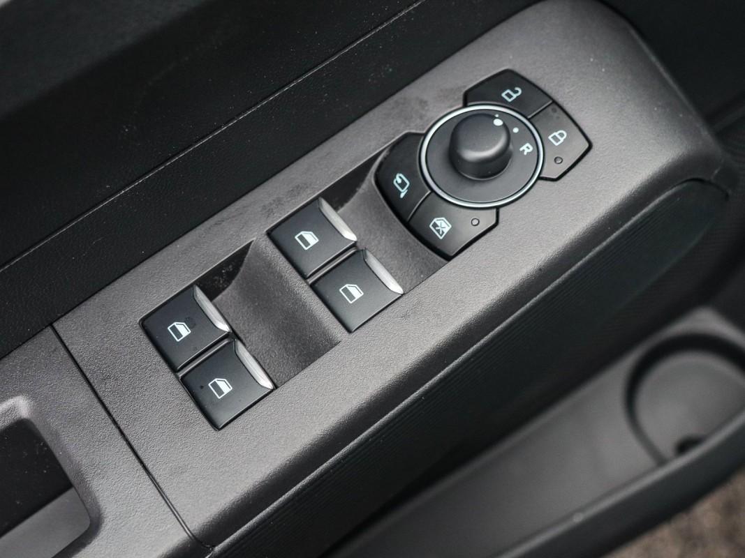 Ford Tourneo Courier Automatik - Van/Minibus - Schwarz - Neuwagen - Bild 13