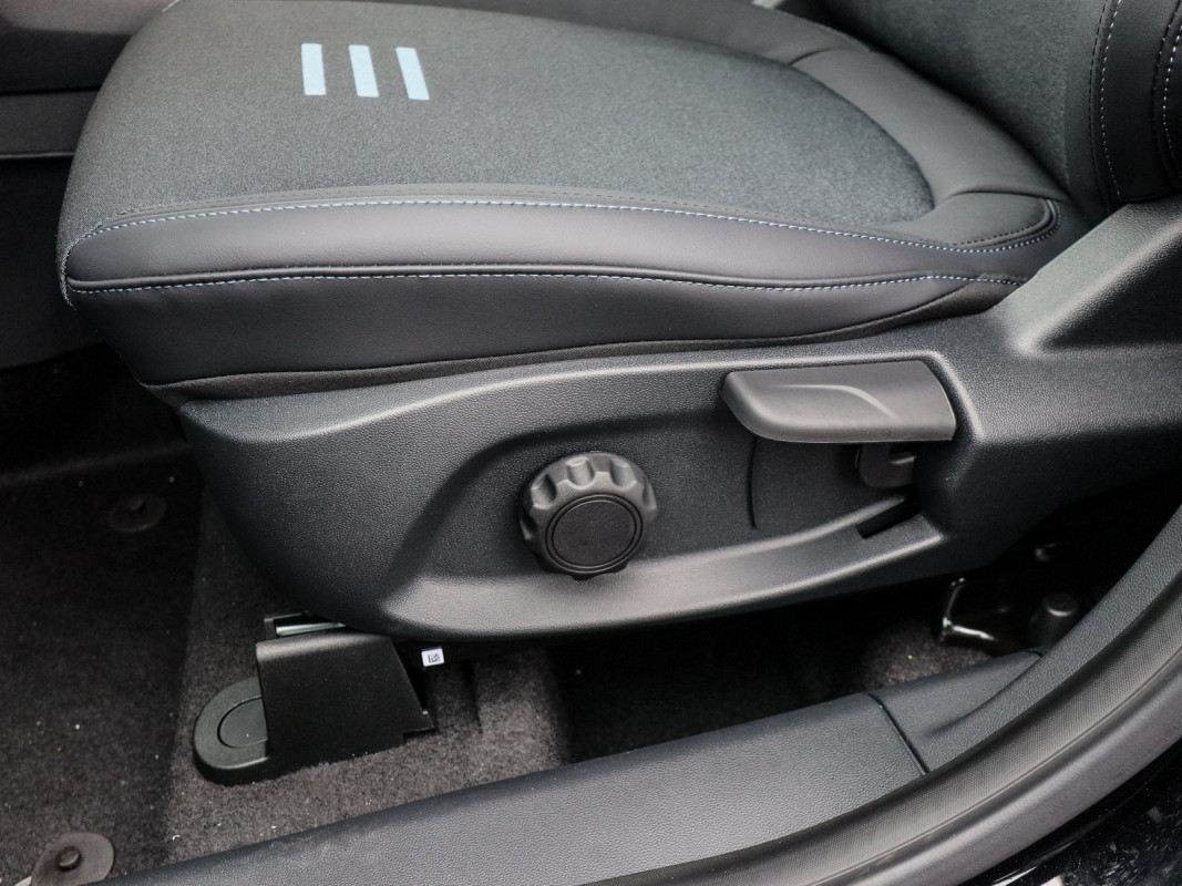 Ford Tourneo Courier Automatik - Van/Minibus - Schwarz - Neuwagen - Bild 14