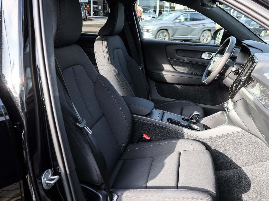 Volvo EX40 Single Motor Extended Range - SUV/Off-road - Schwarz - Gebrauchtwagen - Bild 7