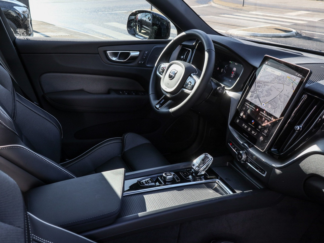 Volvo XC60 T6 AWD Recharge - SUV/Off-road - Blau - Gebrauchtwagen - Bild 3