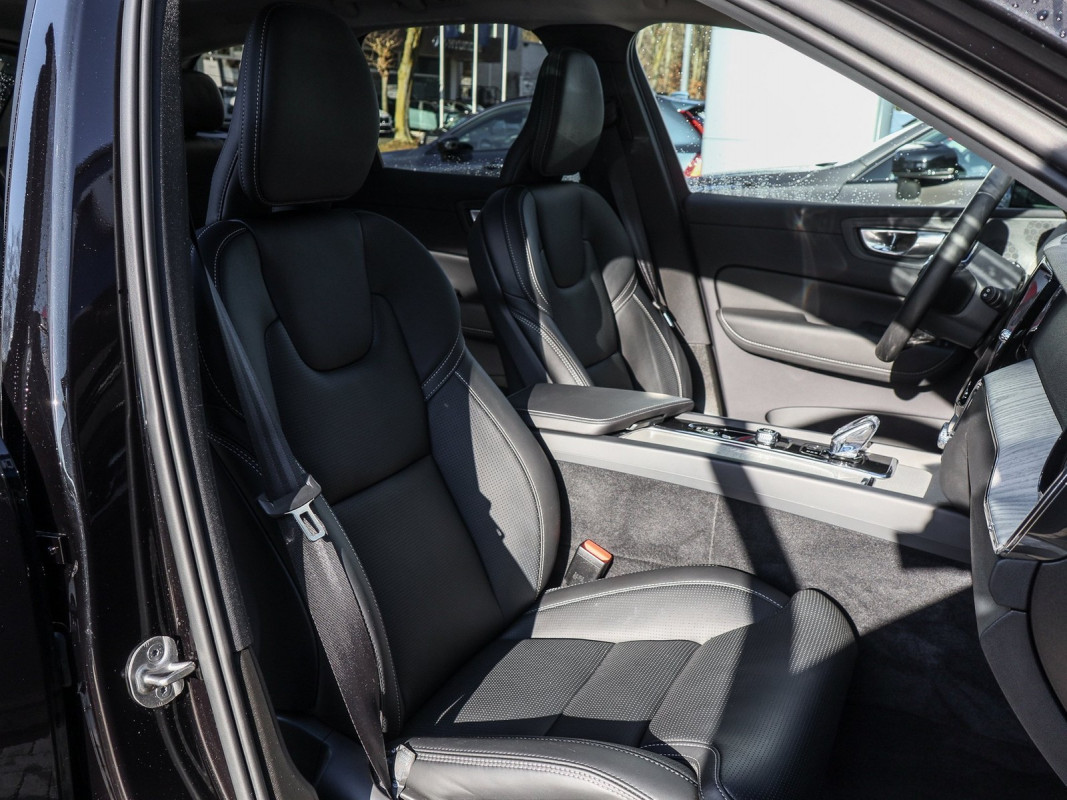 Volvo XC60 T6 AWD Recharge - SUV/Off-road - Schwarz - Gebrauchtwagen - Bild 7
