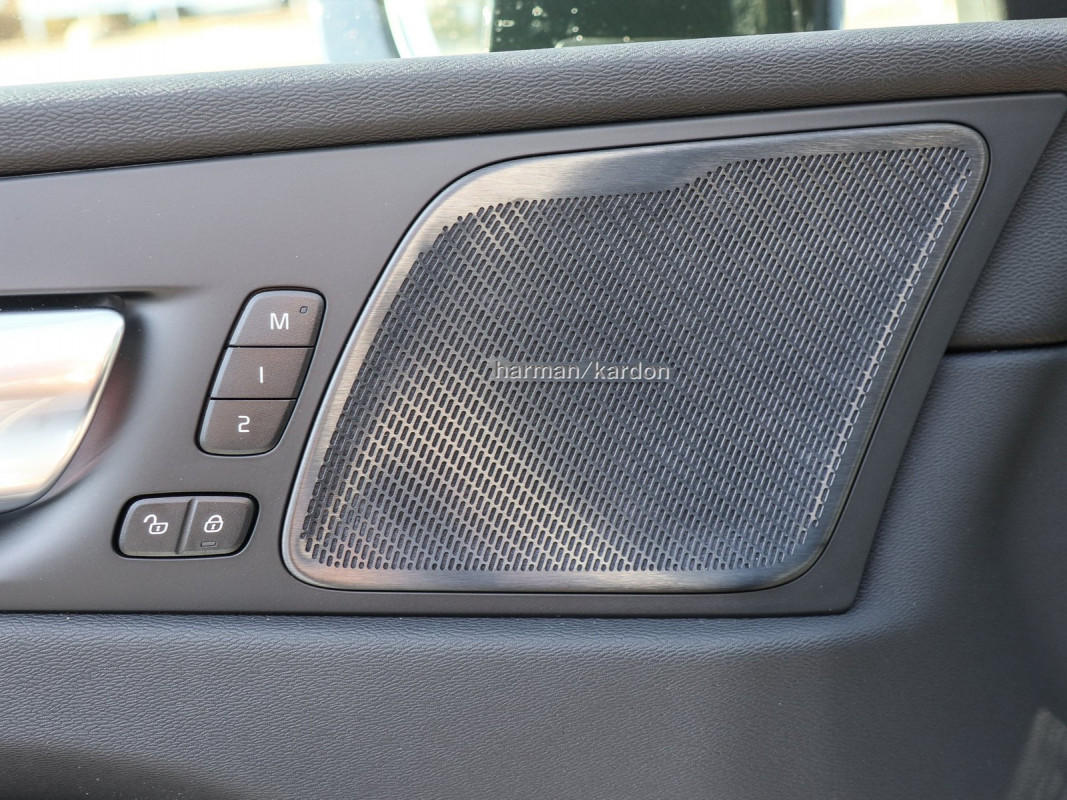 Volvo XC60 T6 AWD Recharge - SUV/Off-road - Blau - Gebrauchtwagen - Bild 15