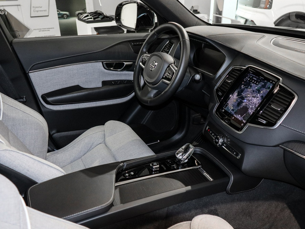 Volvo XC90 T8 - SUV/Off-road - Grau - Gebrauchtwagen - Bild 3