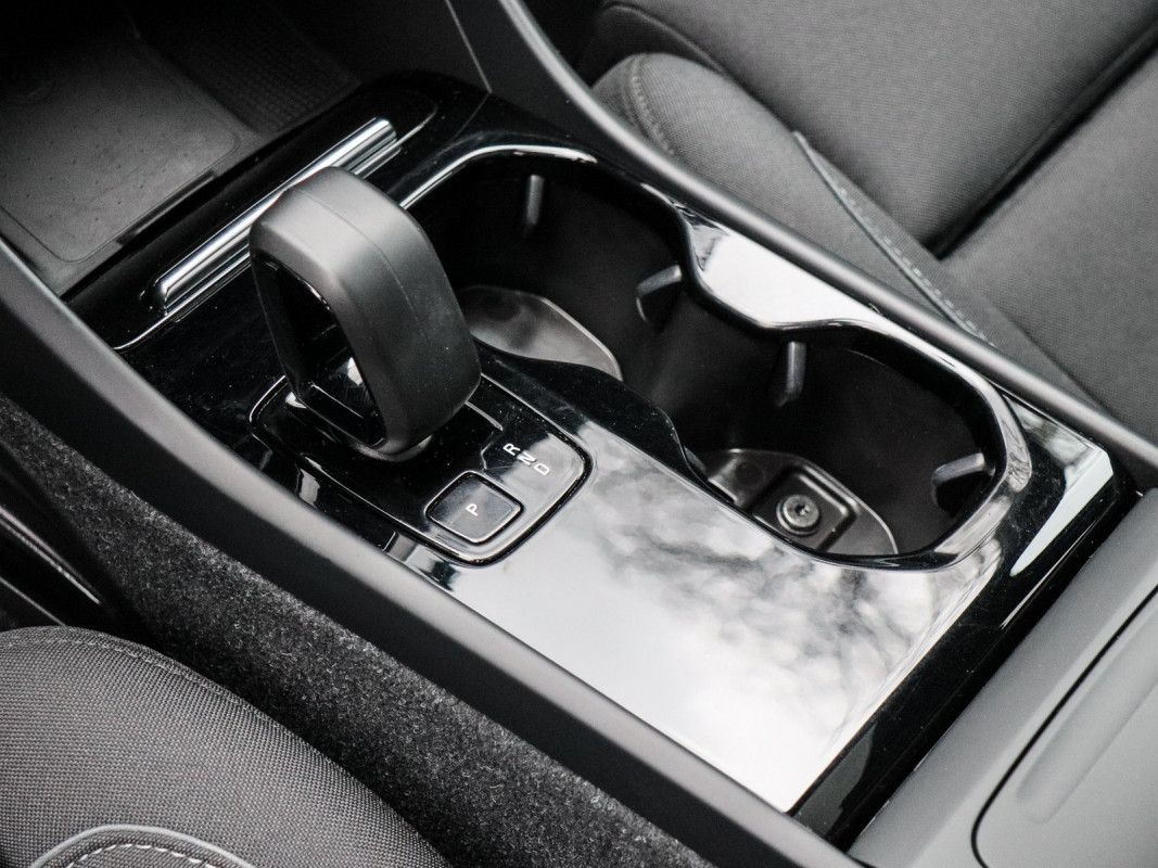 Volvo C40 Core - SUV/Off-road - Schwarz - Gebrauchtwagen - Bild 11