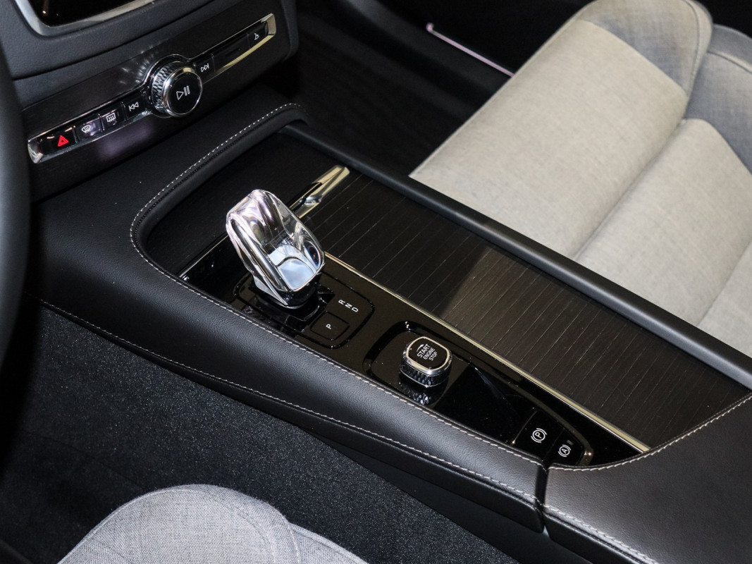 Volvo XC90 T8 - SUV/Off-road - Grau - Gebrauchtwagen - Bild 11