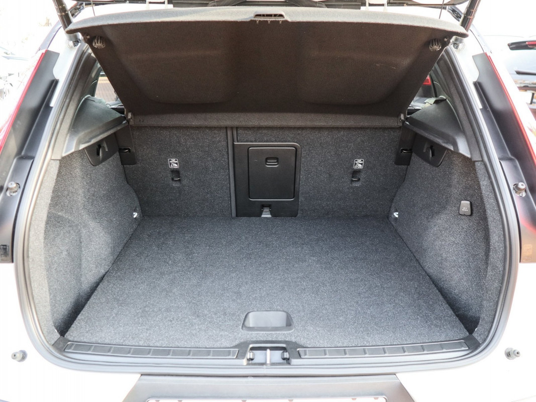 Volvo XC40 T5 - SUV/Off-road - Weiss - Gebrauchtwagen - Bild 12